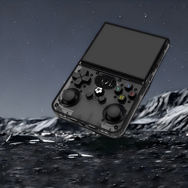 Schwarzer R36 MAX schwebend über einer dunklen reflektierenden Fläche vor verschneiten Bergen und Sternenhimmel.