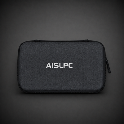 Vorderansicht einer schwarzen AISLPC Tragetasche für Retro-Handheld-Spielkonsolen mit Reißverschluss und AISLPC Logo.