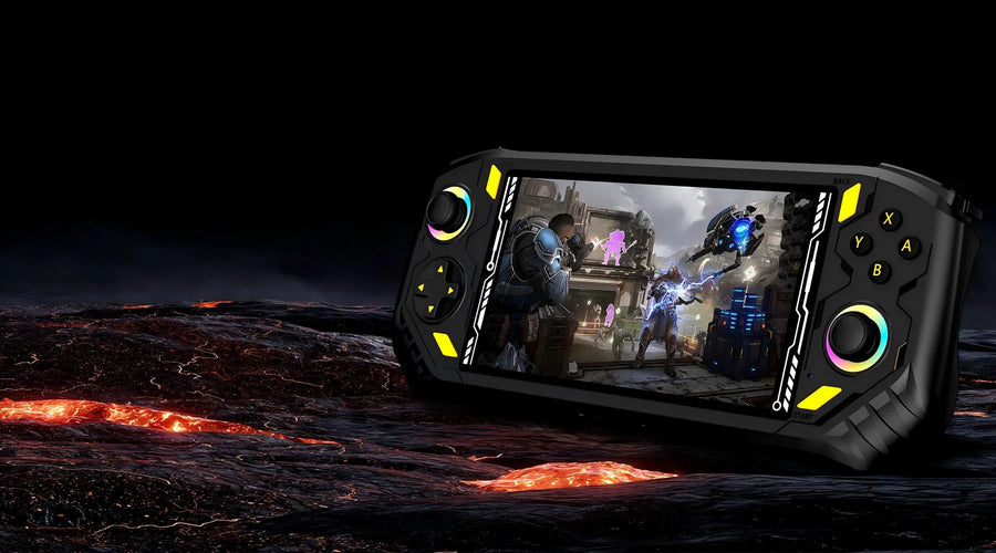 Consola portátil retro RG52 PRO MAX negra exhibida en un paisaje de lava oscura, con joysticks duales RGB y una escena de juego de acción en la pantalla panorámica.
